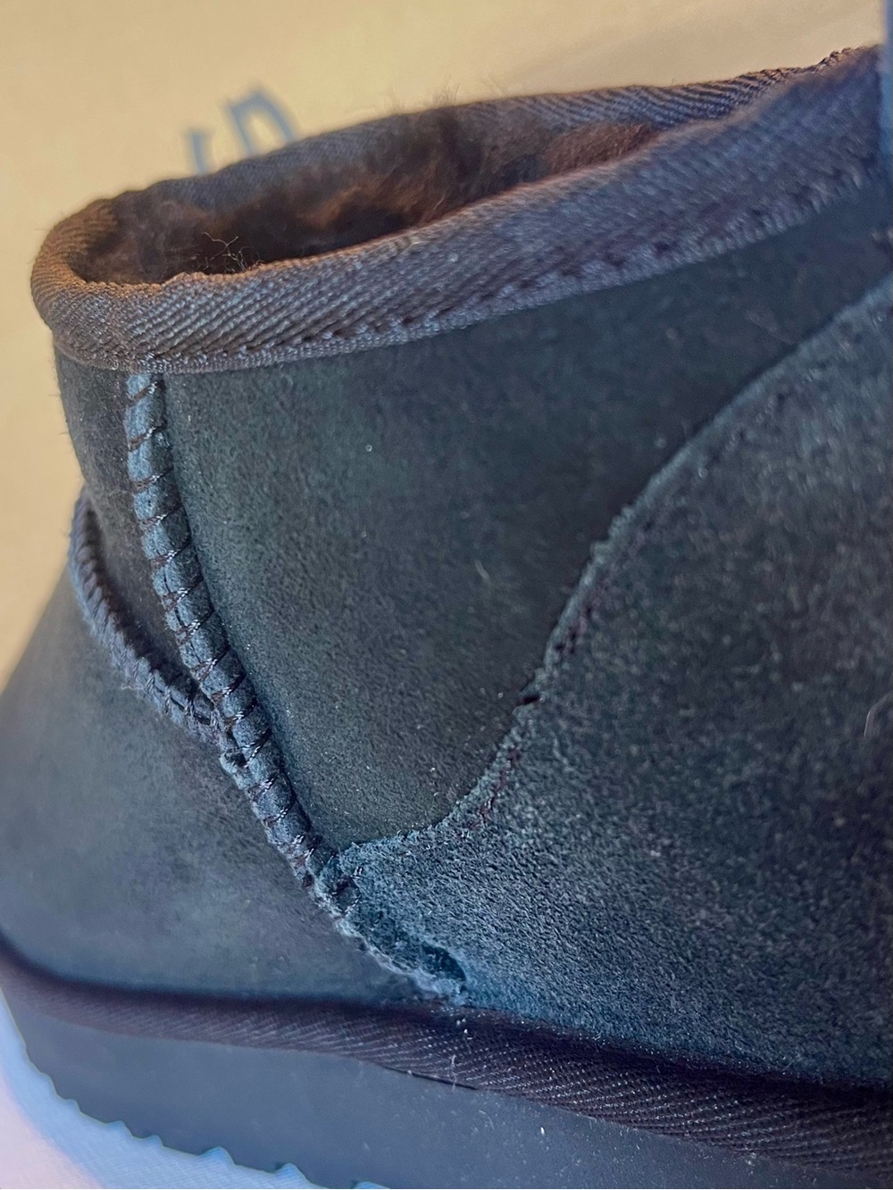 NIB UGG CLASSIC ULTRA MINI SHEEPSKIN PLUSH 88276 BLACK WOMENS SIZE 10 - Picture 16 of 17